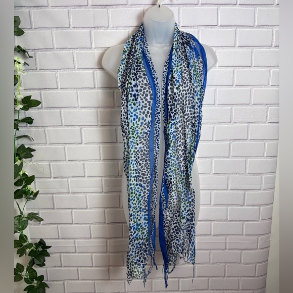 Stylish Blue, black and white  Patterned Scarf - Picture 2 of 6